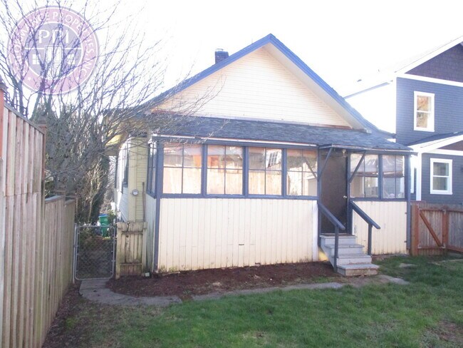 Building Photo - Prime Location - Mt. Tabor Craftsman! Covered Front Porch & Fenced Backyard