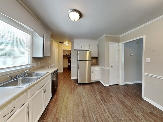 Building Photo - 2818 Dellinger Dr