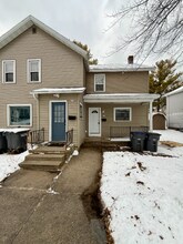 Building Photo - 406 Center Ave