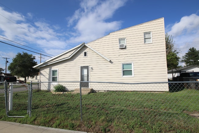 401 E 11th St