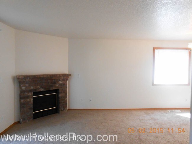 Building Photo - 15477-15481 SW Donna Ct