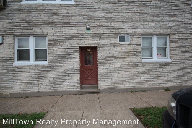 Building Photo - 903 18th Ave