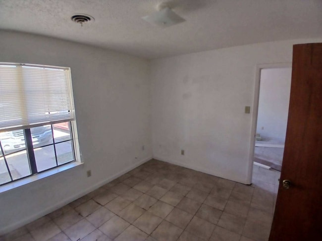 Building Photo - 141 S Gosnell St