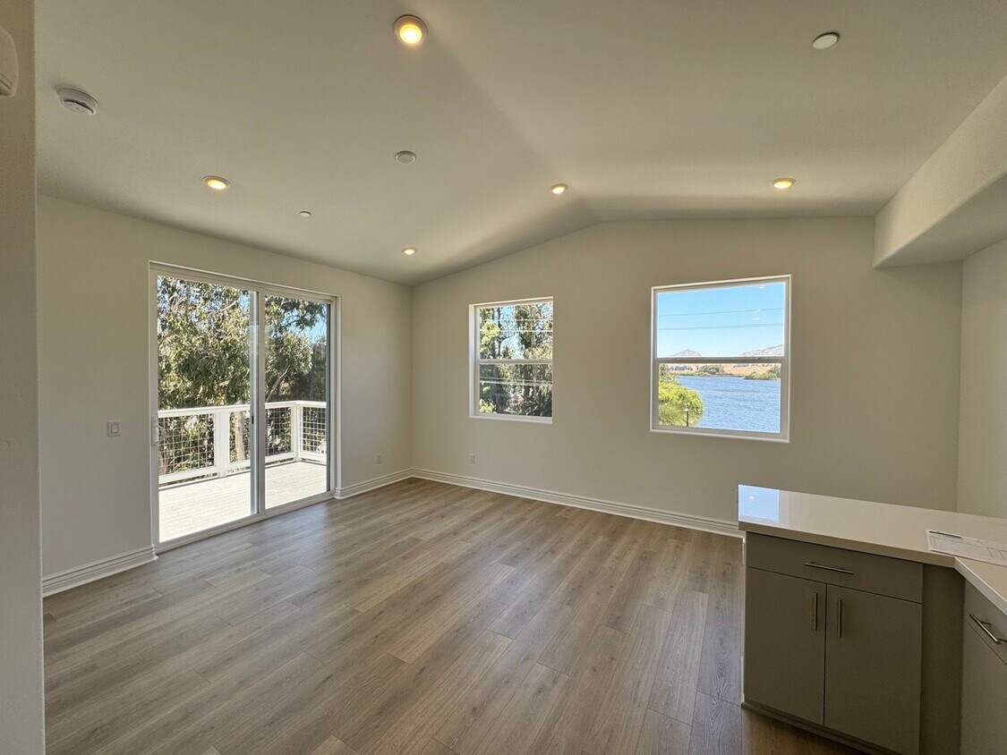 Foto principal - 955 Madonna Rd