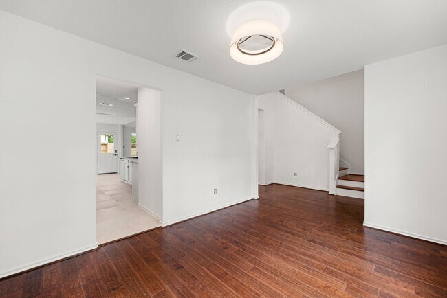 Building Photo - 3022 Glenthorpe Ln