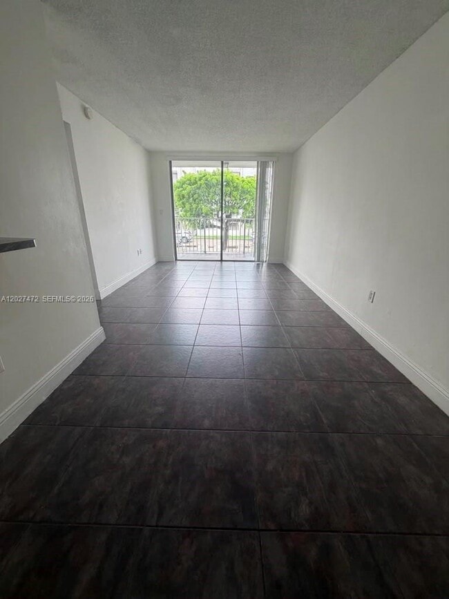 Foto del edificio - 8185 NW 7th St