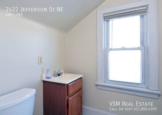 Foto del edificio - Beautiful 4 bedroom 2 bathroom home in NE ...