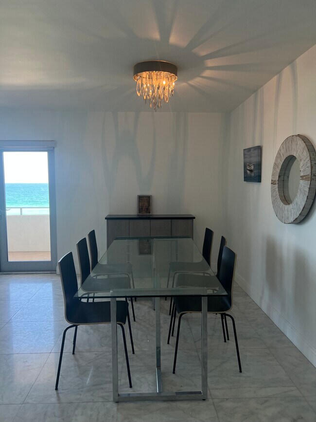 Building Photo - 9225 Collins Ave