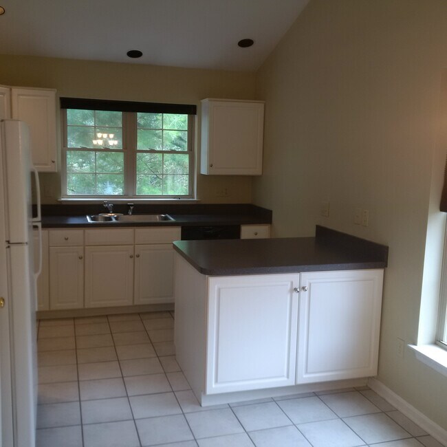Kitchen - 29 Sterling Ct