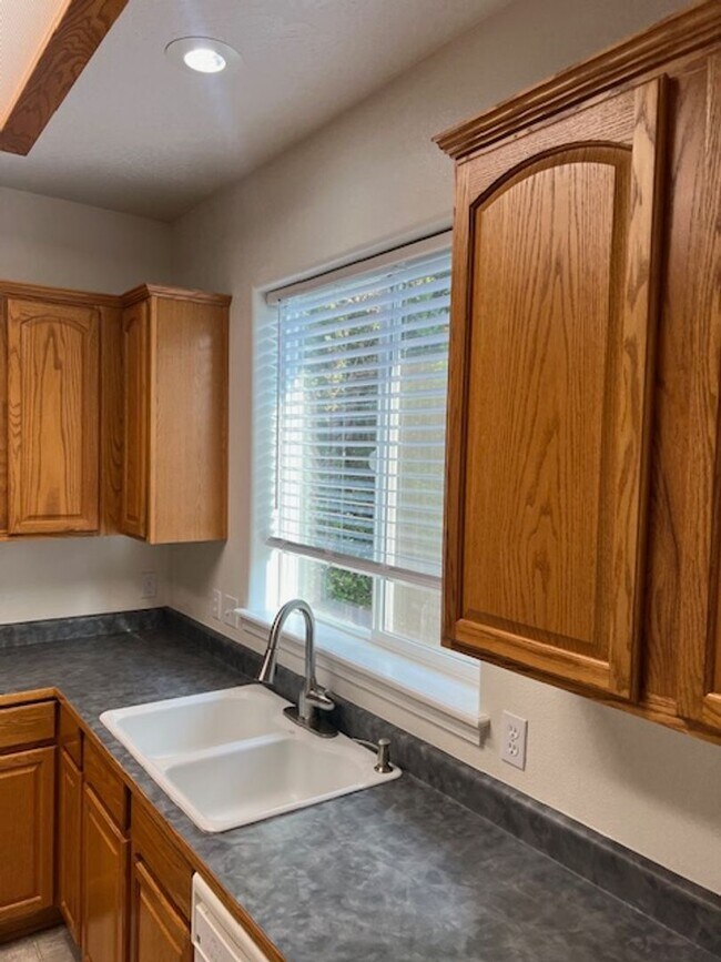 Foto del edificio - Two Story Townhome