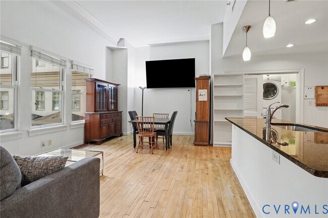 Foto del edificio - 230 N 6th St S