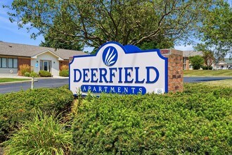 Building Photo - 1990 Deerfield Ln