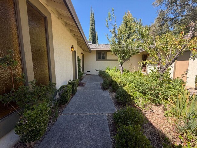 Foto del edificio - 7737 Southcliff Dr