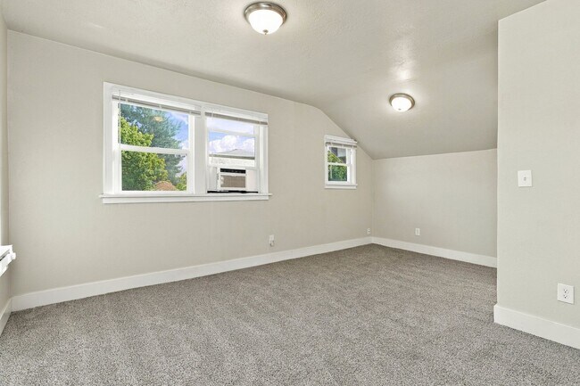 Foto del edificio - 2943 Porter Ave