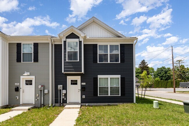 Foto del edificio - 652 N College St