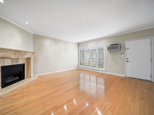 Foto del edificio - 837 N West Knoll Dr