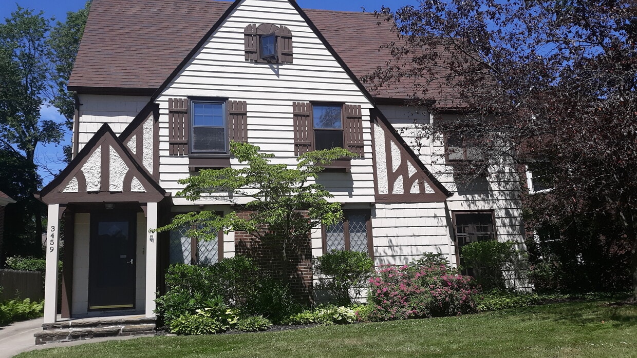 3459 Glencairn Rd Unit 1, Shaker Heights, OH 44122 Apartments in
