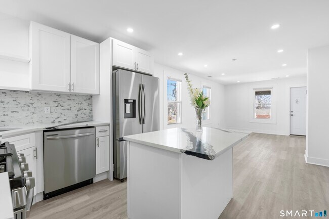 Building Photo - 93 Spring St