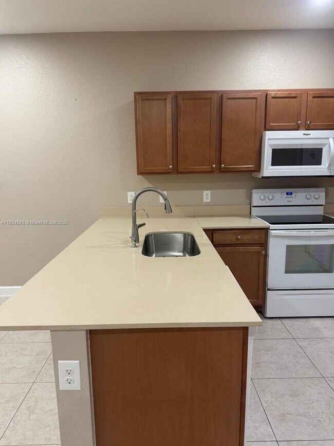 Foto del edificio - 230 NW 109th Ave