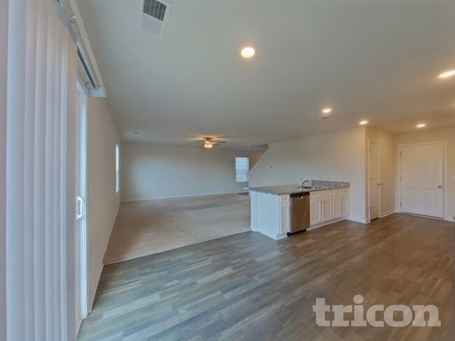 Foto del edificio - 4008 Reinfield Dr