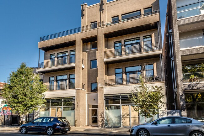 Building Photo - 1943 N California Ave
