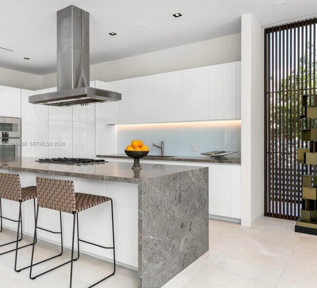Foto del edificio - 1081 W 48th St