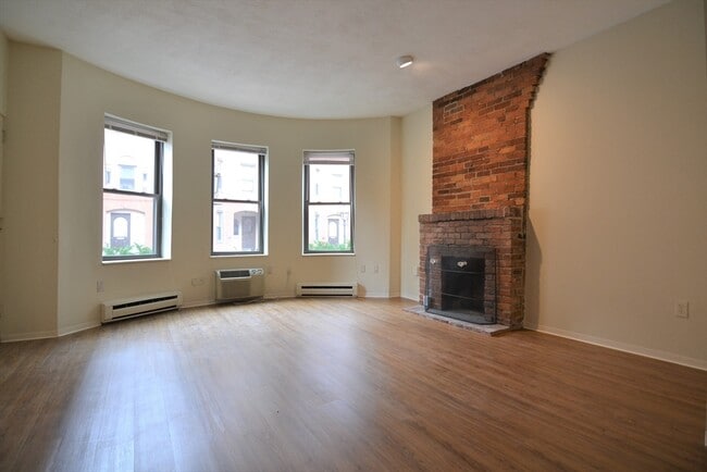 Building Photo - 67 St Germain St