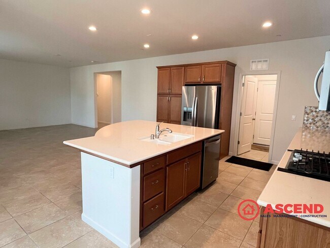 Foto del edificio - Alluring Home Located In HOA!