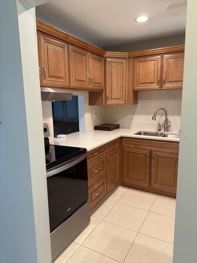Building Photo - 142 Lake Barbara Dr