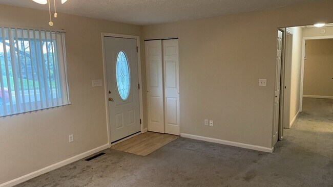 Foto del edificio - 5983 Harshmanville Rd