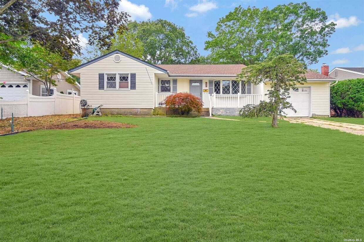 40 Drake Rd, Centereach, NY 11720 House Rental in Centereach, NY