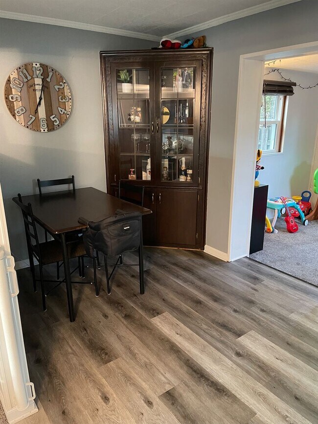 Building Photo - "Discover Your Ideal Home: Charming 3-Bedr...