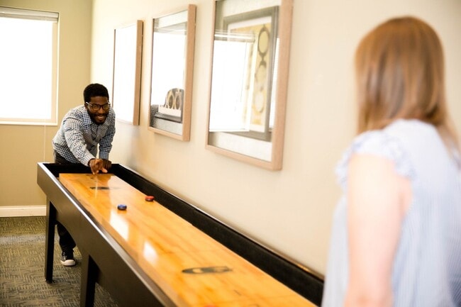 Foto del edificio - Capitol Grove Apartments