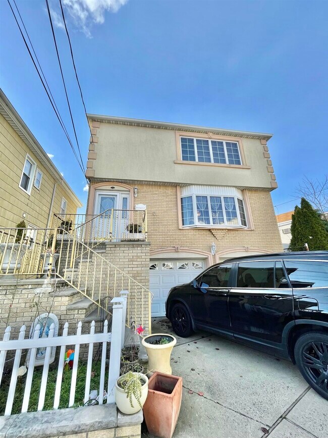 22 E 48th St Unit 2, Bayonne, NJ 07002 Condo for Rent in Bayonne, NJ