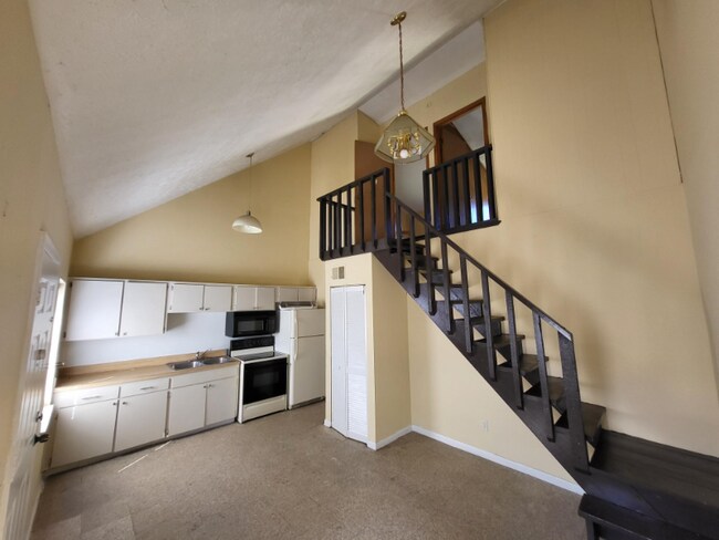 Building Photo - 5353 Peach Ave