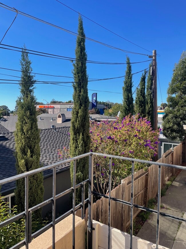 Building Photo - 3617 Loma Vista Ave