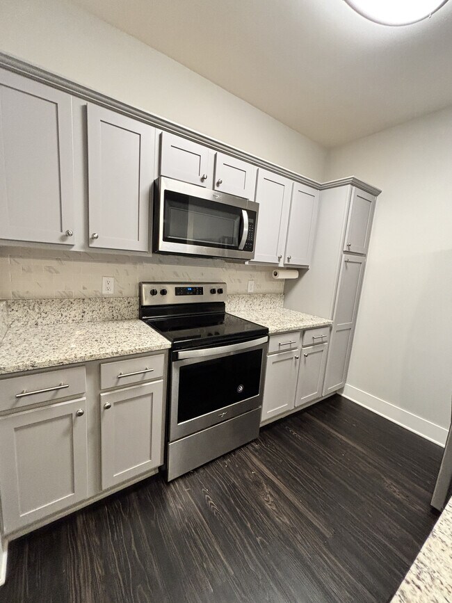 Building Photo - 934 Governors Ct