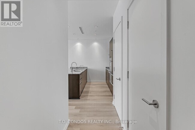 Building Photo - 180 University Ave