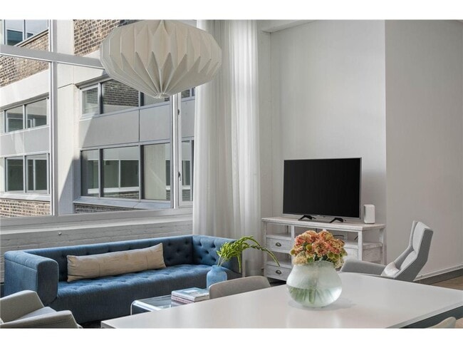 Building Photo - 700 N Washington Ave