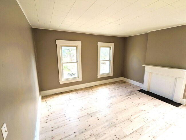 Building Photo - 1215 Laidlaw Ave