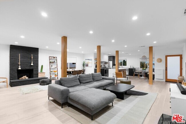 Foto del edificio - 5658 Coliseum St