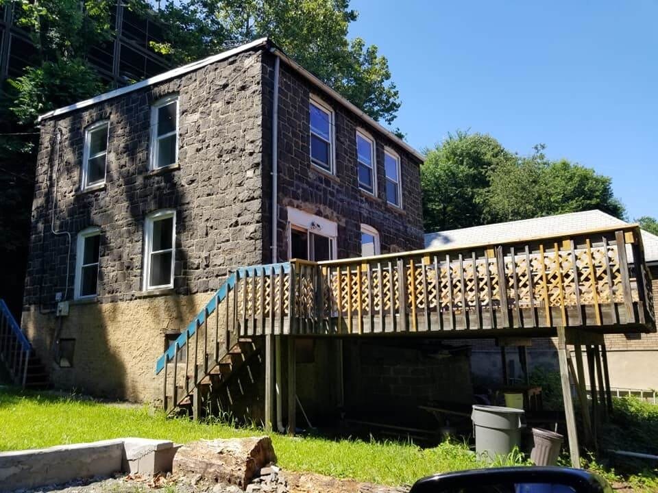 Foto principal - 9060 Valley Rd