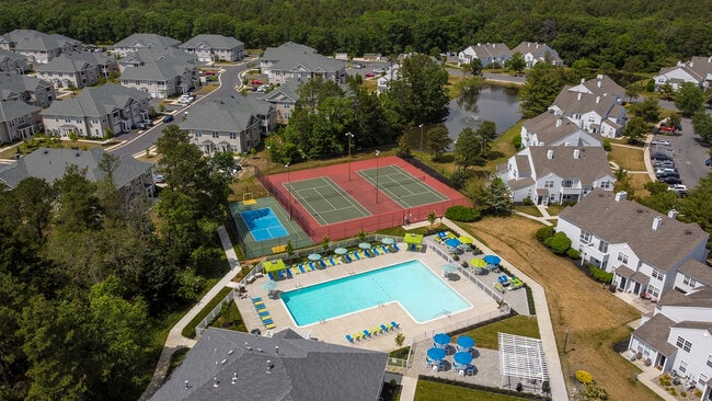 Aerial View Of Outdoor Amenities - Hamilton Greene