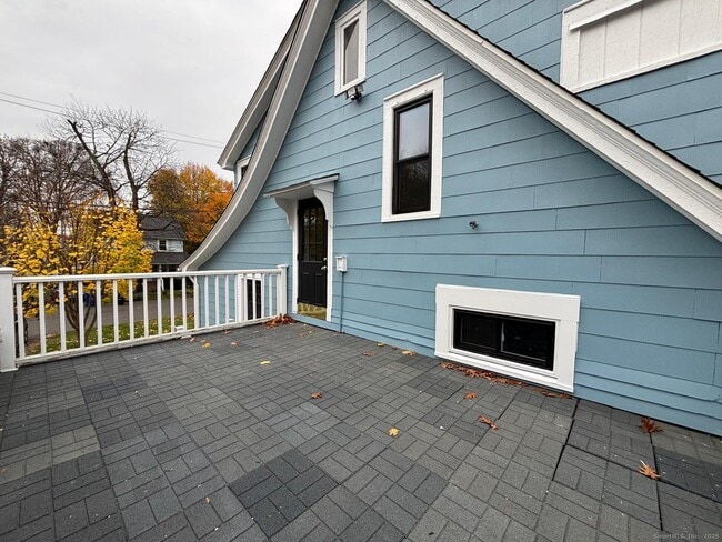 Building Photo - 2 Scofield Pl