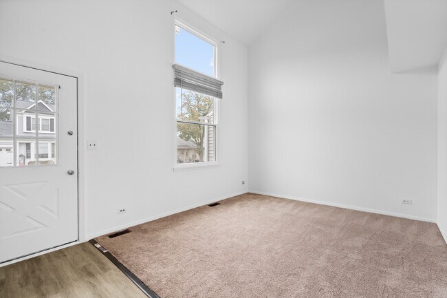 Building Photo - 741 Asbury Dr