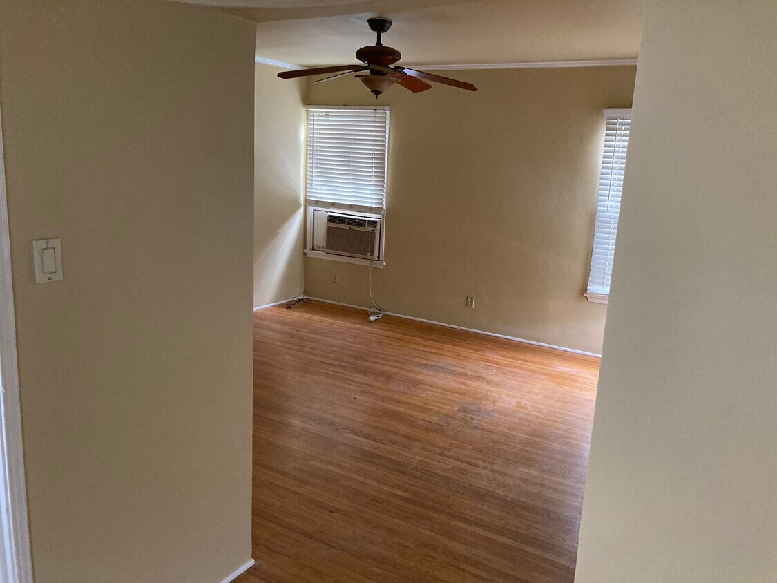 Viviendo - 1526 E Wilson Ave