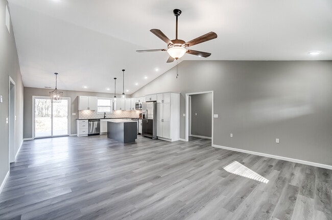 Building Photo - 664 Hollar Dr