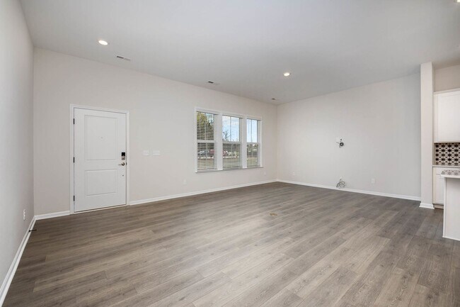 Foto del edificio - BEAUTIFUL TOWNHOME IN TERRACES AT FARMINGTON