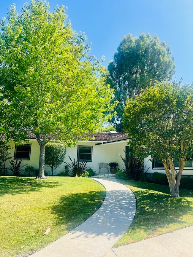 Building Photo - 4703 Ferncreek Dr