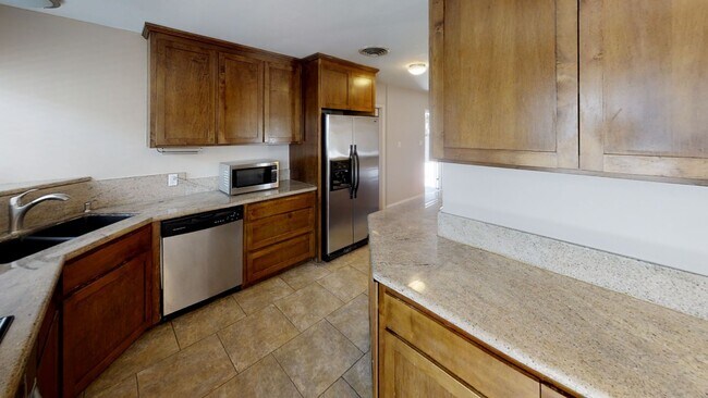 Foto del edificio - 7BD on Mary Lane! Huge Front Patio, Back Y...